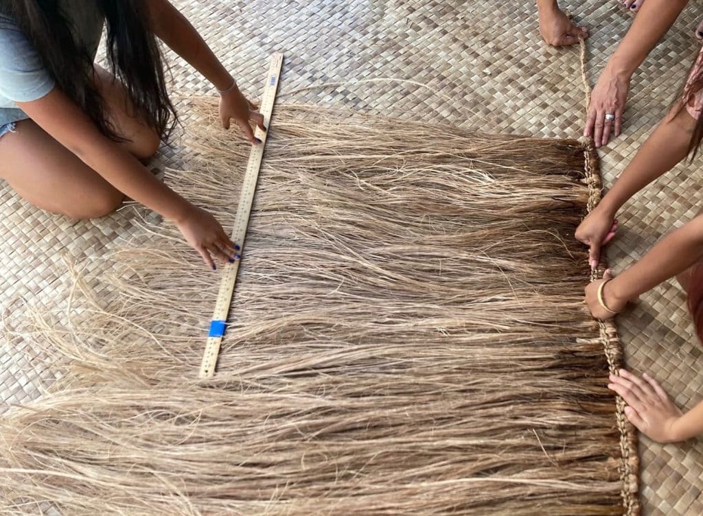 Making pau skirt with hala roots